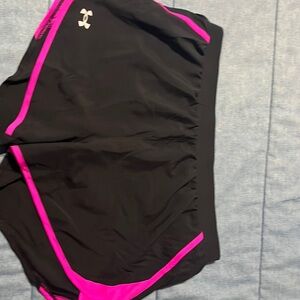 Women’s large Under Armour black/pink shorts